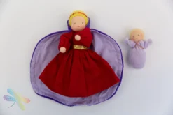 Evi Queen With Baby Doll