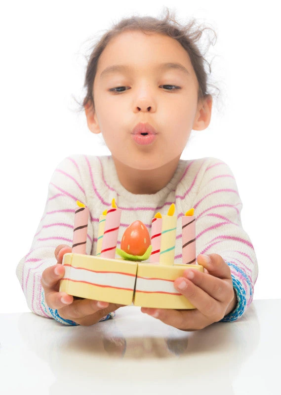 Honeybake Wooden Vanilla Birthday Cake - Le Toy Van 4 Honeybake Wooden Vanilla Birthday Cake - Le Toy Van - Image 4